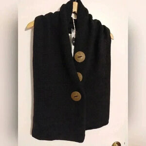 - Handknit scare rare NWT